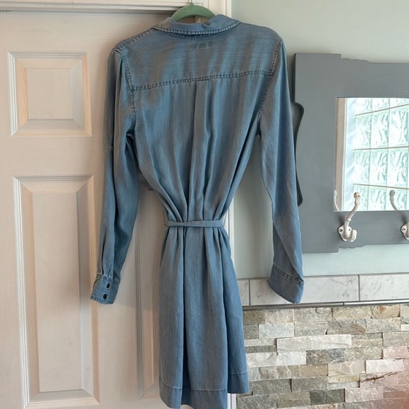 Banana Republic denim dress with tie waist. Size 12 - Picture 5 of 8